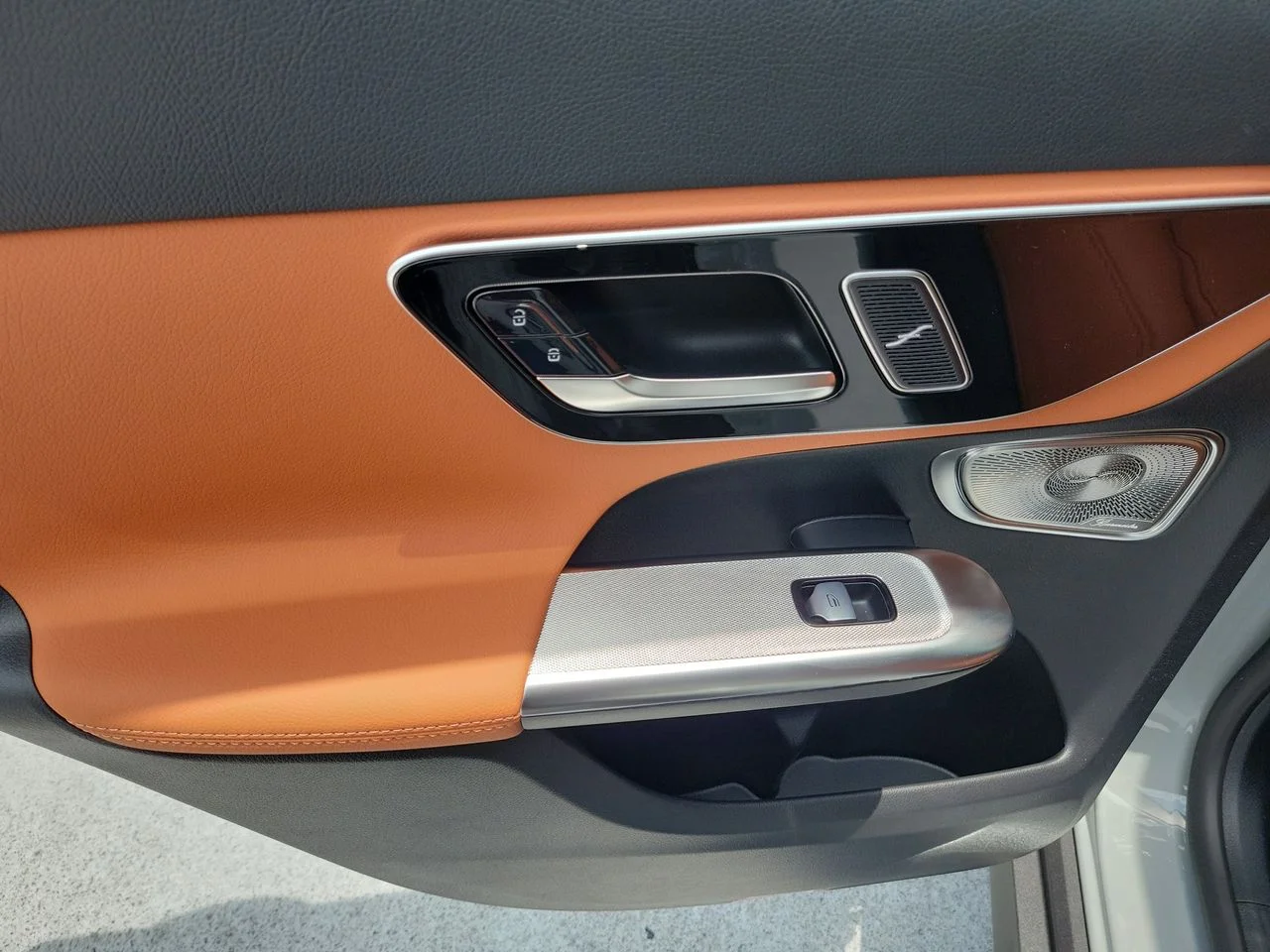 New 2026 MANUFAKTUR Alpine Grey Mercedes-Benz GLC 300 image 9