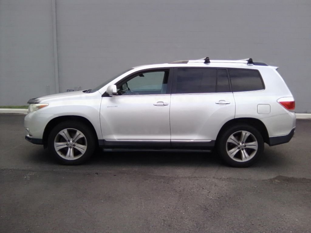 Used 2013 Silver Toyota Limited image 7