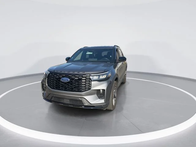 Used 2025 Gray Ford ST-Line image 3