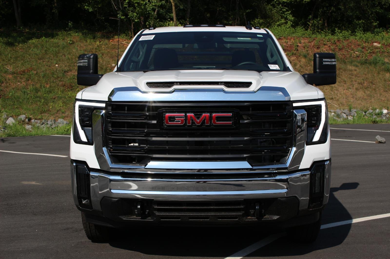 New 2026 Summit White GMC Pro image 2
