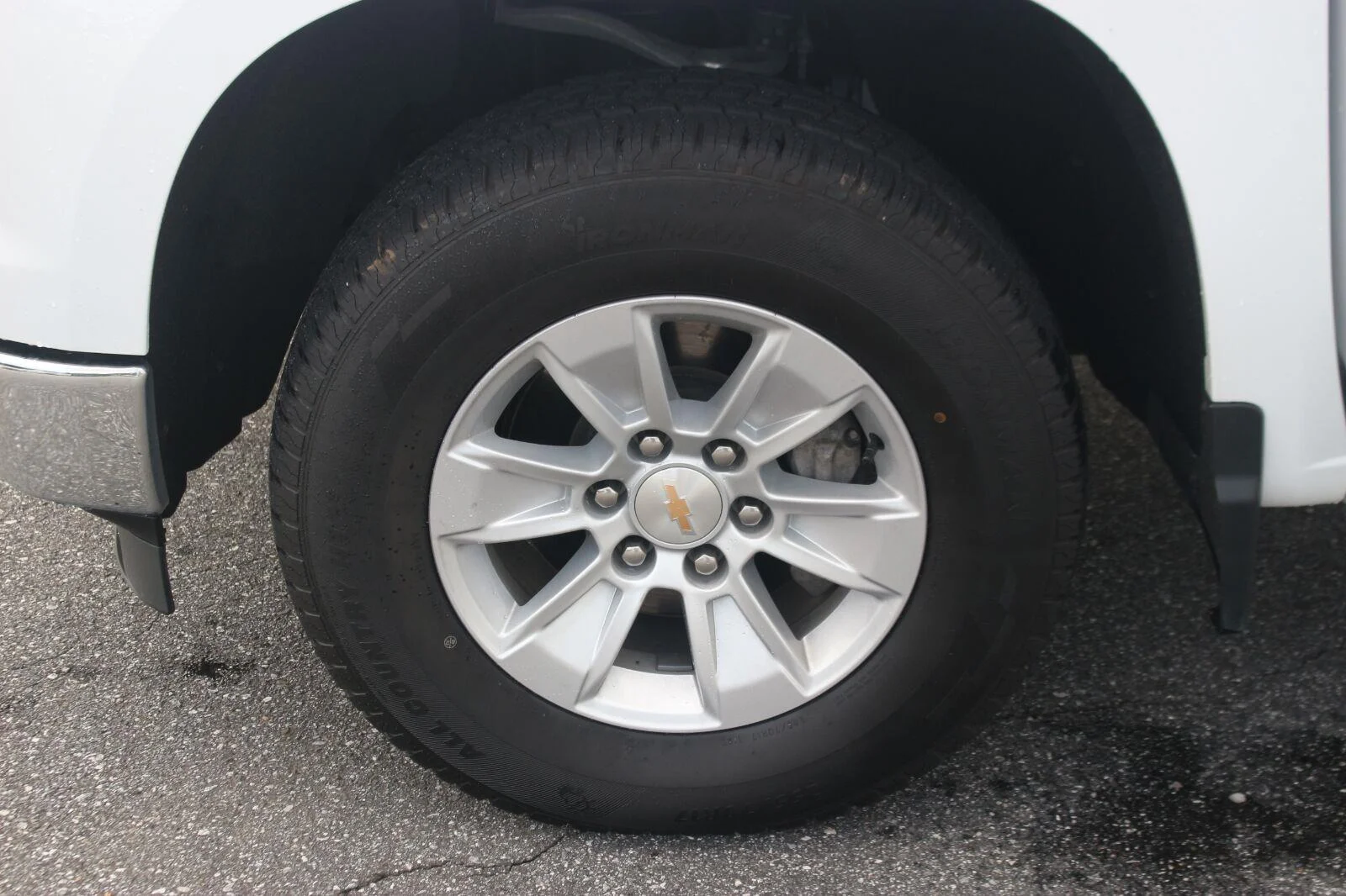 Used 2025 Summit White Chevrolet LT image 41