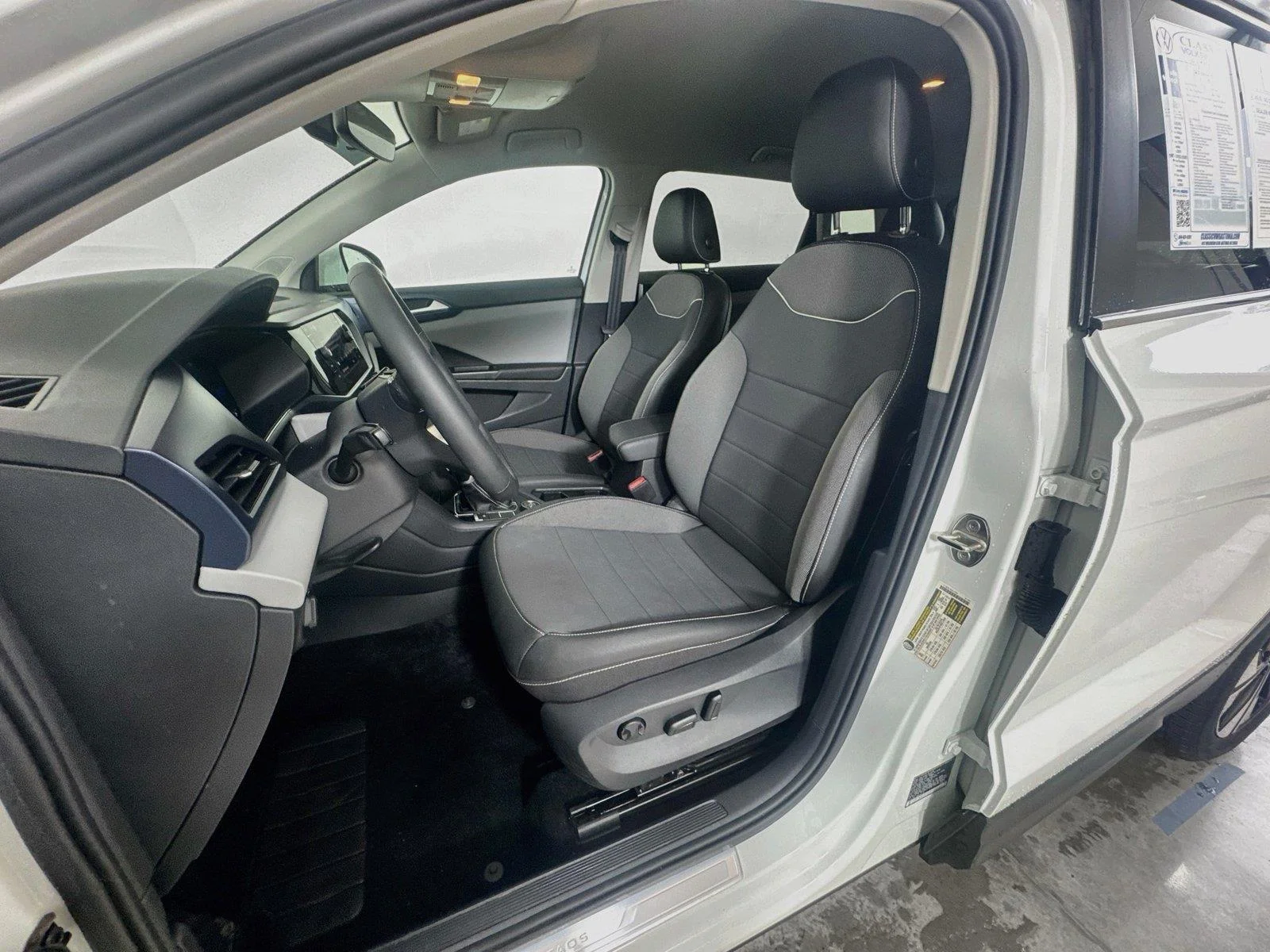 Used 2023 Pure White Volkswagen SE image 20
