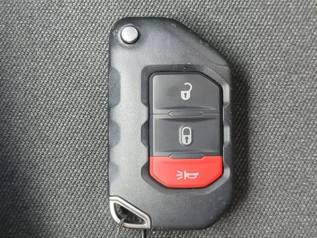 Certified Used 2024  Jeep Sport S image 31