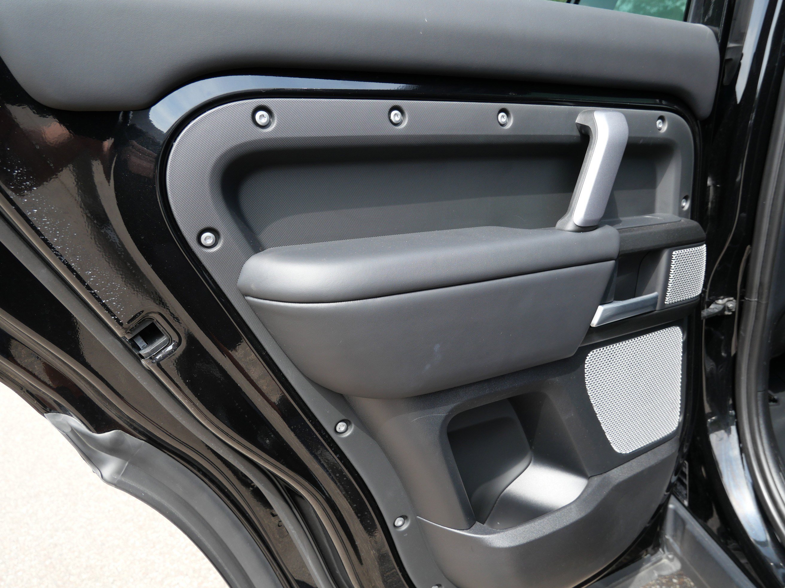 Used 2024 Santorini Black Metallic Land Rover V8 image 16