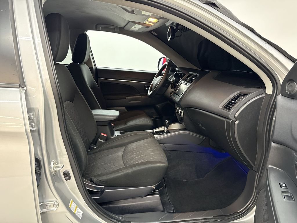 Used 2023  Mitsubishi  image 16