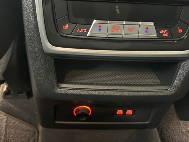 Used 2024 Gray BMW xDrive40i image 11