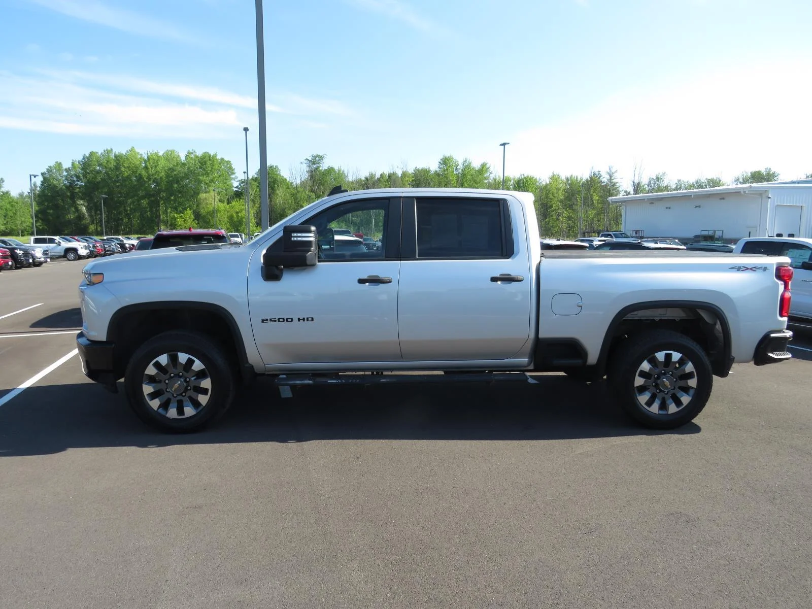 Used 2021 Silver Ice Metallic Chevrolet Custom image 14