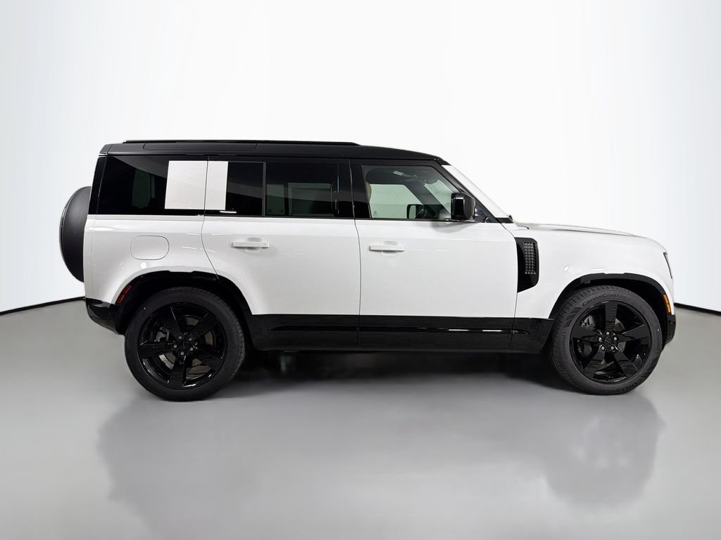 New 2026 Fuji White Land Rover X-Dynamic SE image 4