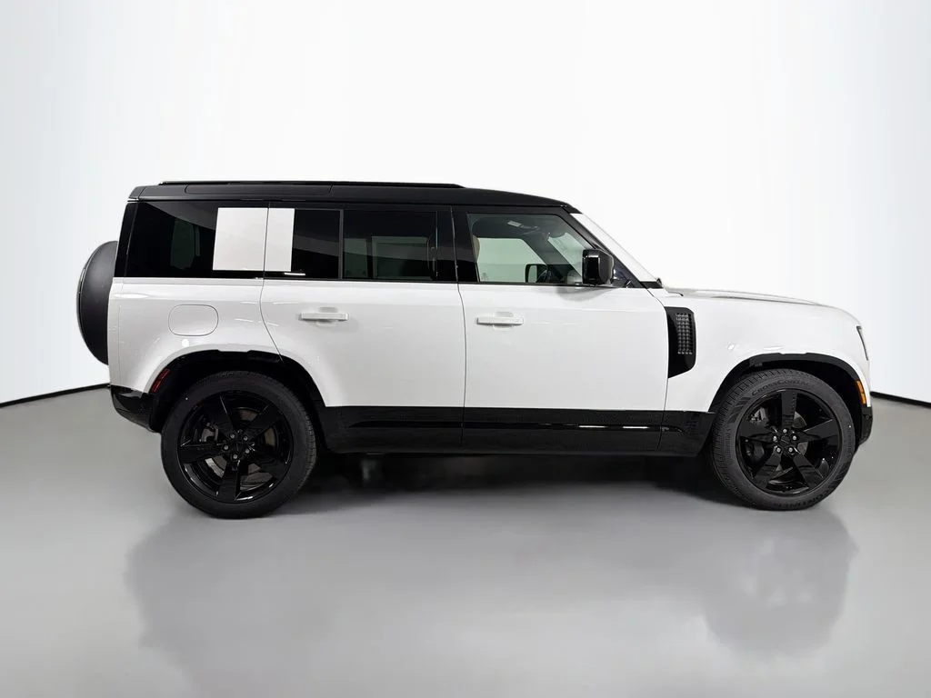 New 2026 Fuji White Land Rover X-Dynamic SE image 4