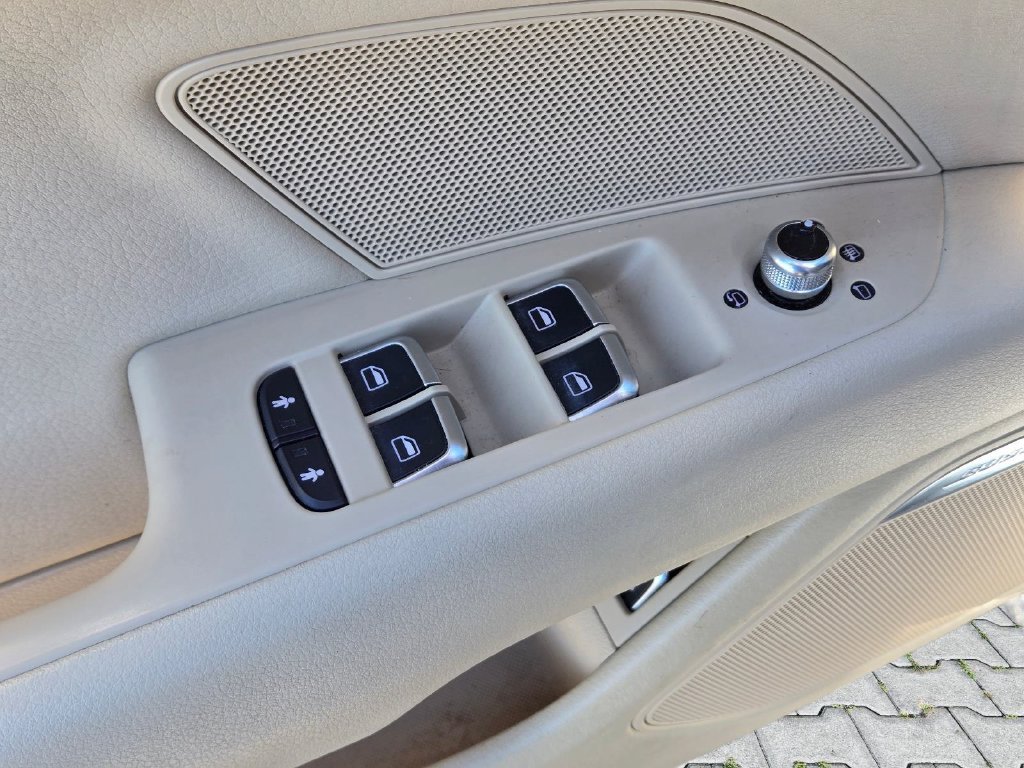 Used 2017 White Audi Prestige image 13