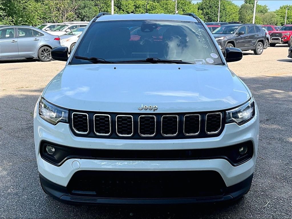 Used 2024 White Jeep Latitude image 2