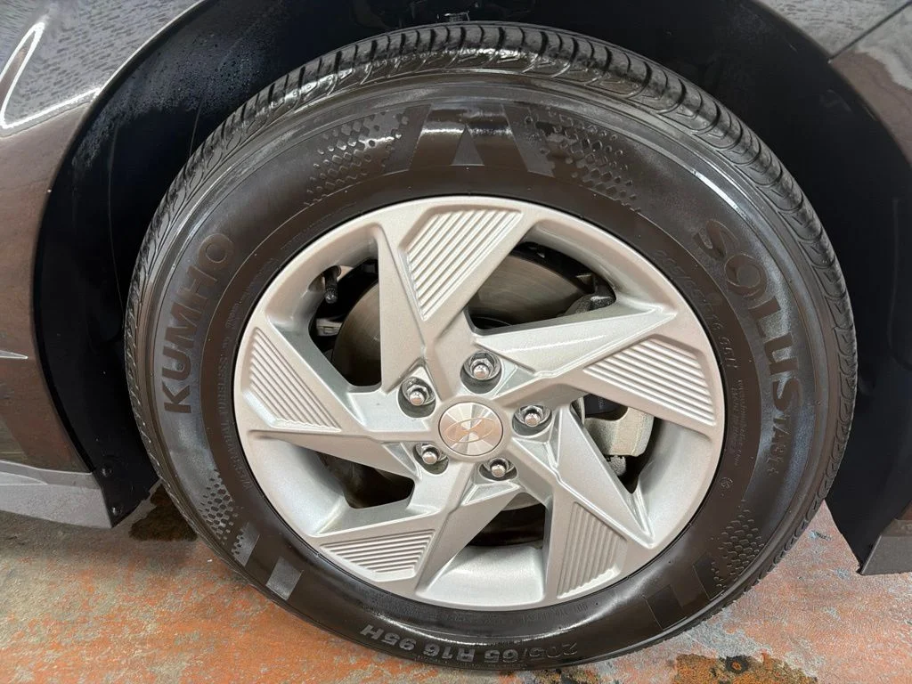 Used 2025 Abyss Black Hyundai SE image 10