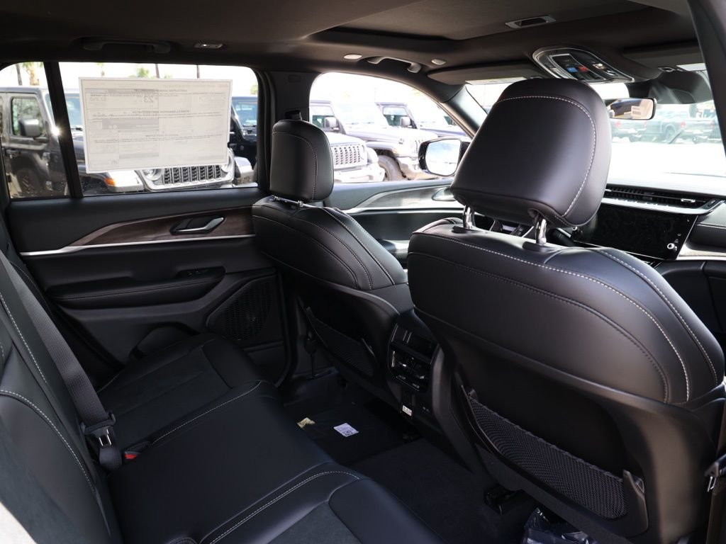 New 2026 Velvet Red Pearl-Coat Exterior Paint Jeep Laredo Altitude image 16