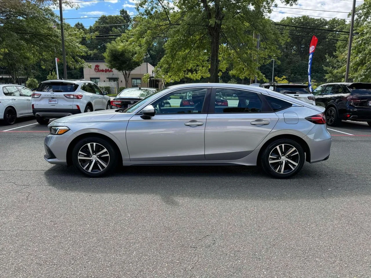 Used 2023 Lunar Silver Metallic Honda LX image 4