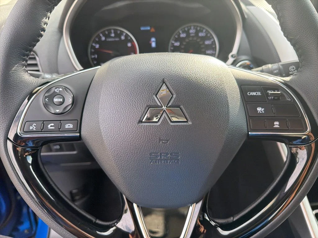 Used 2025 Blue Mitsubishi SE image 17