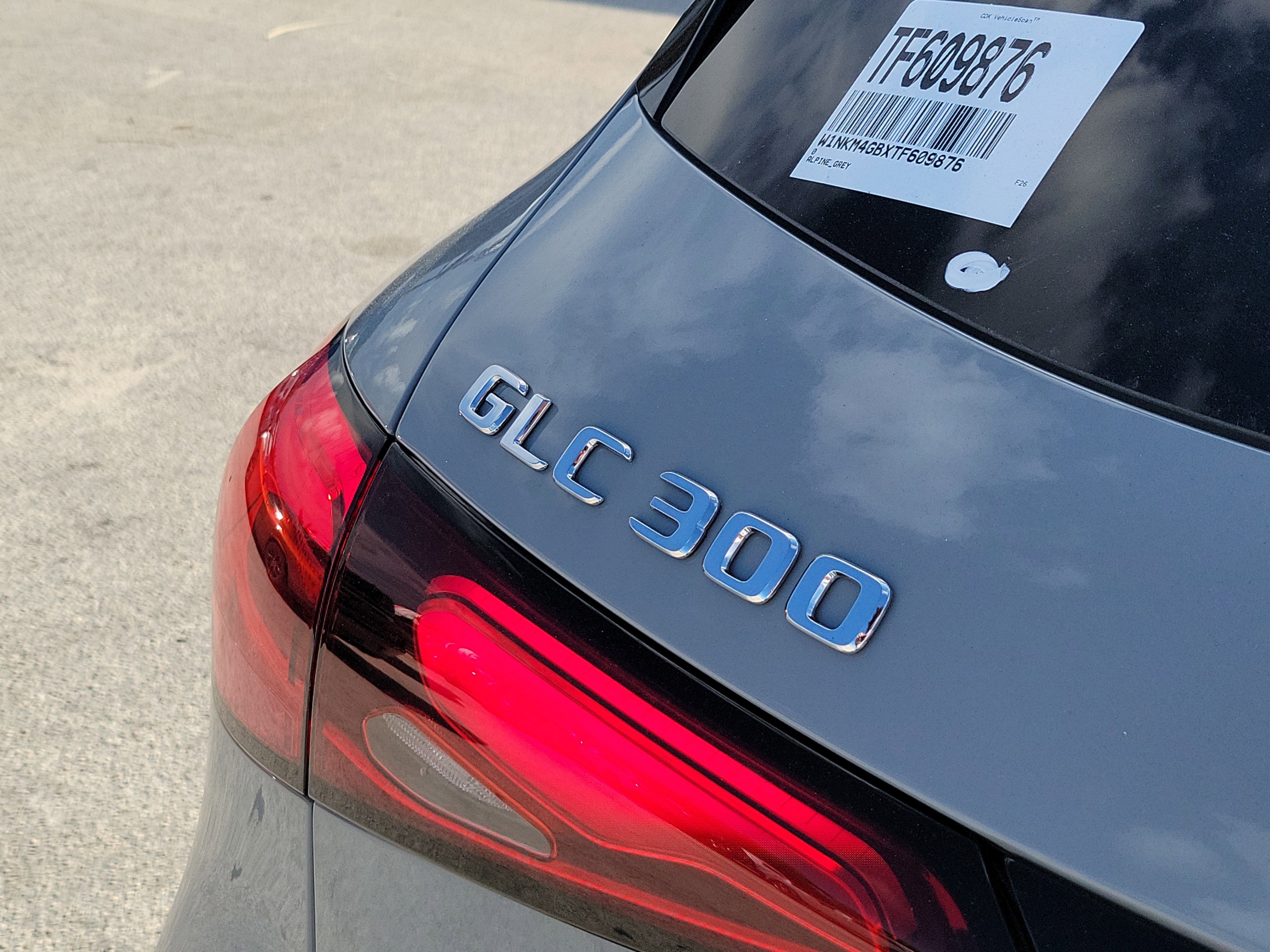 New 2026 MANUFAKTUR Alpine Grey Mercedes-Benz GLC 300 image 8