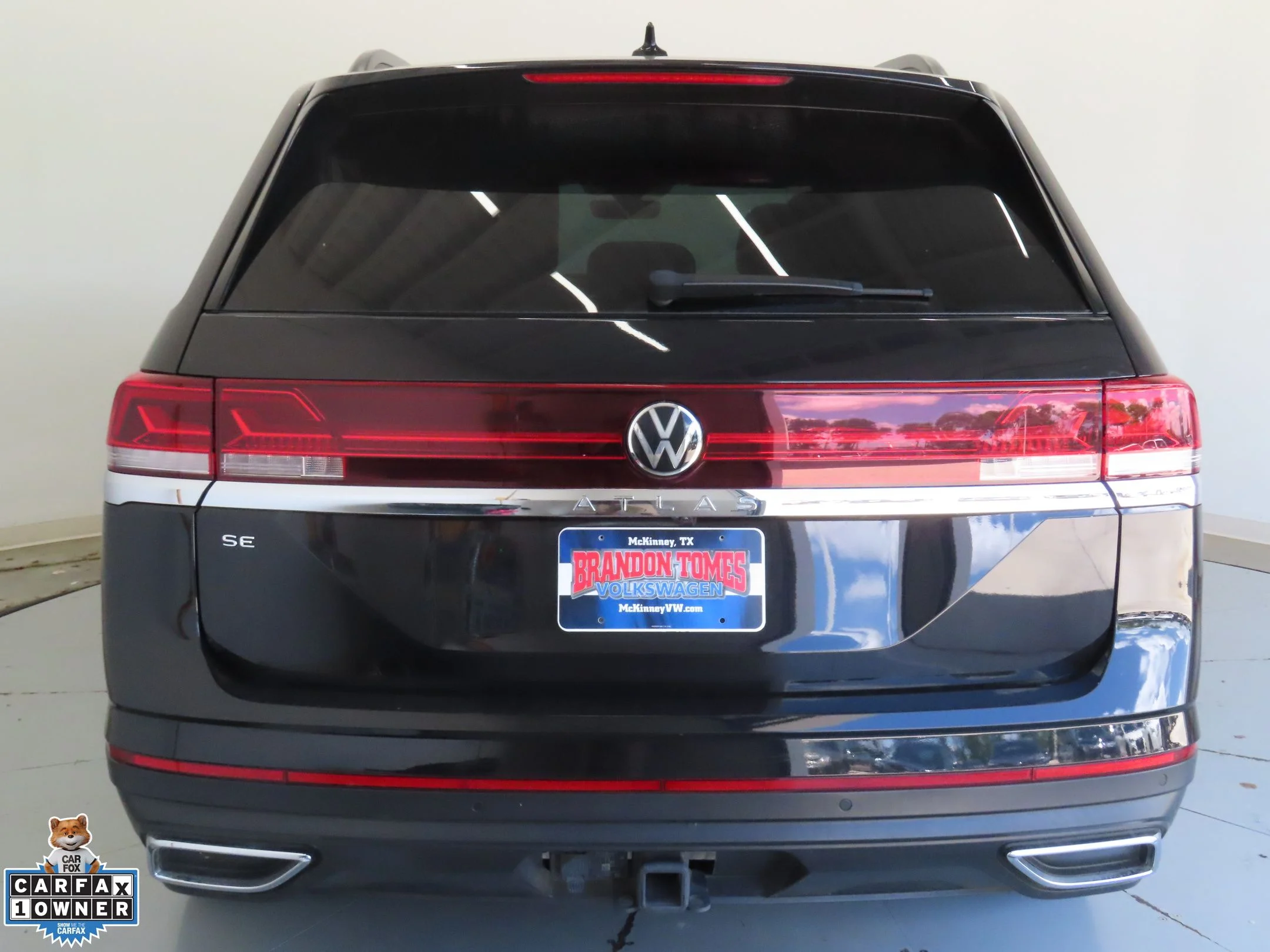 Used 2024 Black Volkswagen 2.0T SE w/Technology image 4