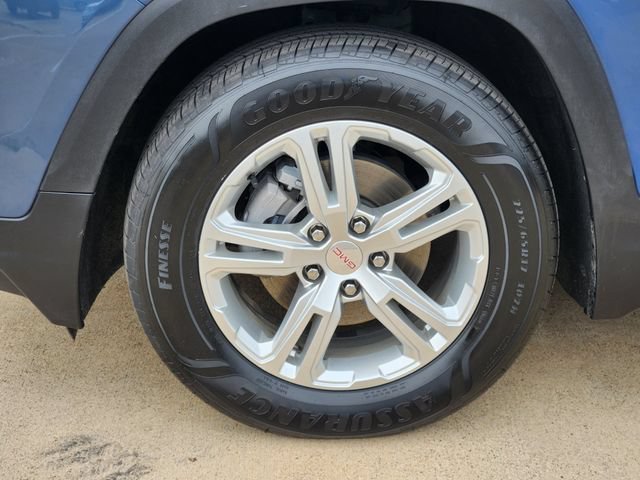 Used 2024 Downpour Metallic GMC SLE image 18