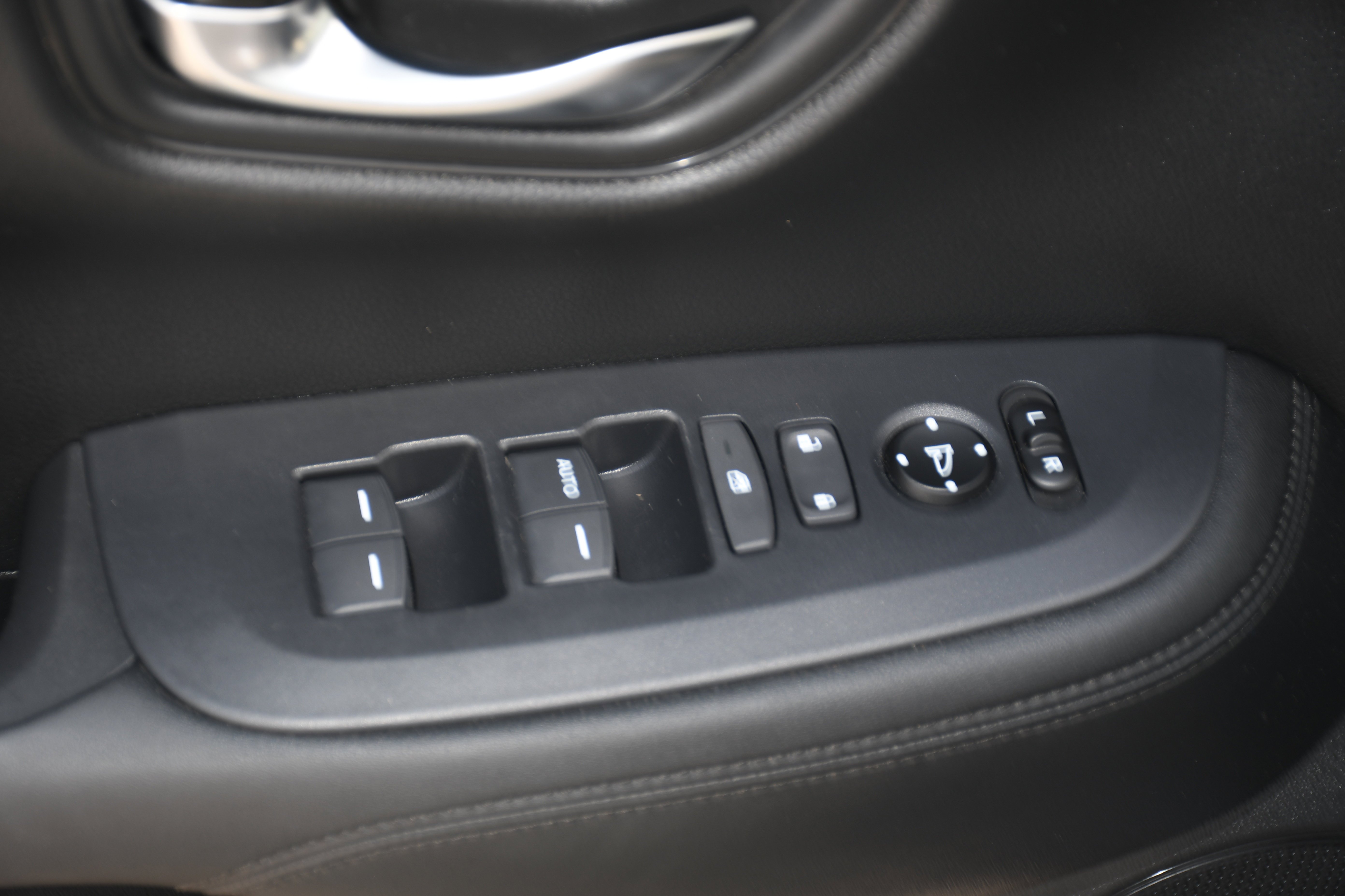 Used 2024  Honda LX image 10
