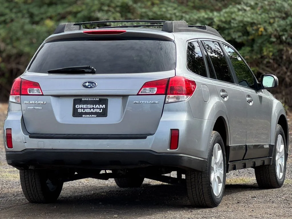 Used 2011 Silver Subaru 2.5i Premium image 7