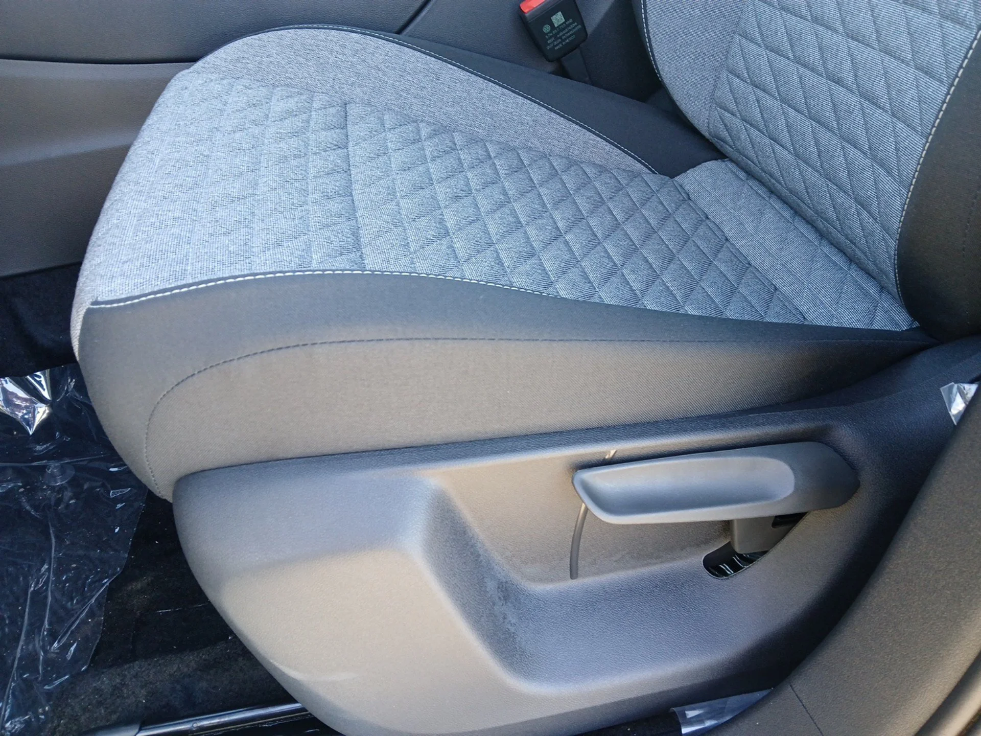 New 2026 Platinum Gray Metallic Volkswagen S image 19