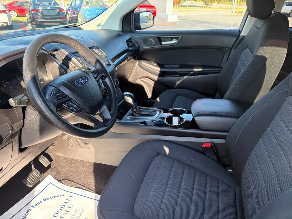 Used 2018 Magnetic Metallic Ford SE image 15