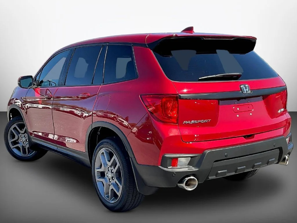Used 2023 Radiant Red Metallic II Honda EX-L image 4