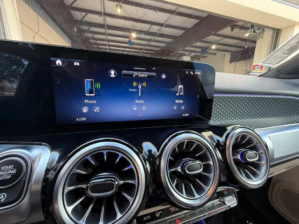 Used 2025  Mercedes-Benz GLB 250 image 21