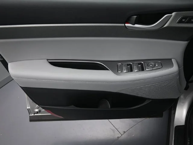Used 2025 Silver Hyundai SEL Premium image 9