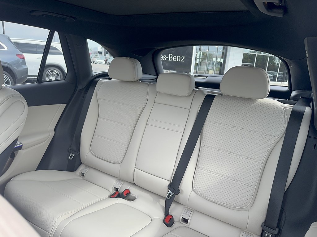 New 2026 MANUFAKTUR Patagonia Red Metallic Mercedes-Benz GLC 300 4MATIC® image 13
