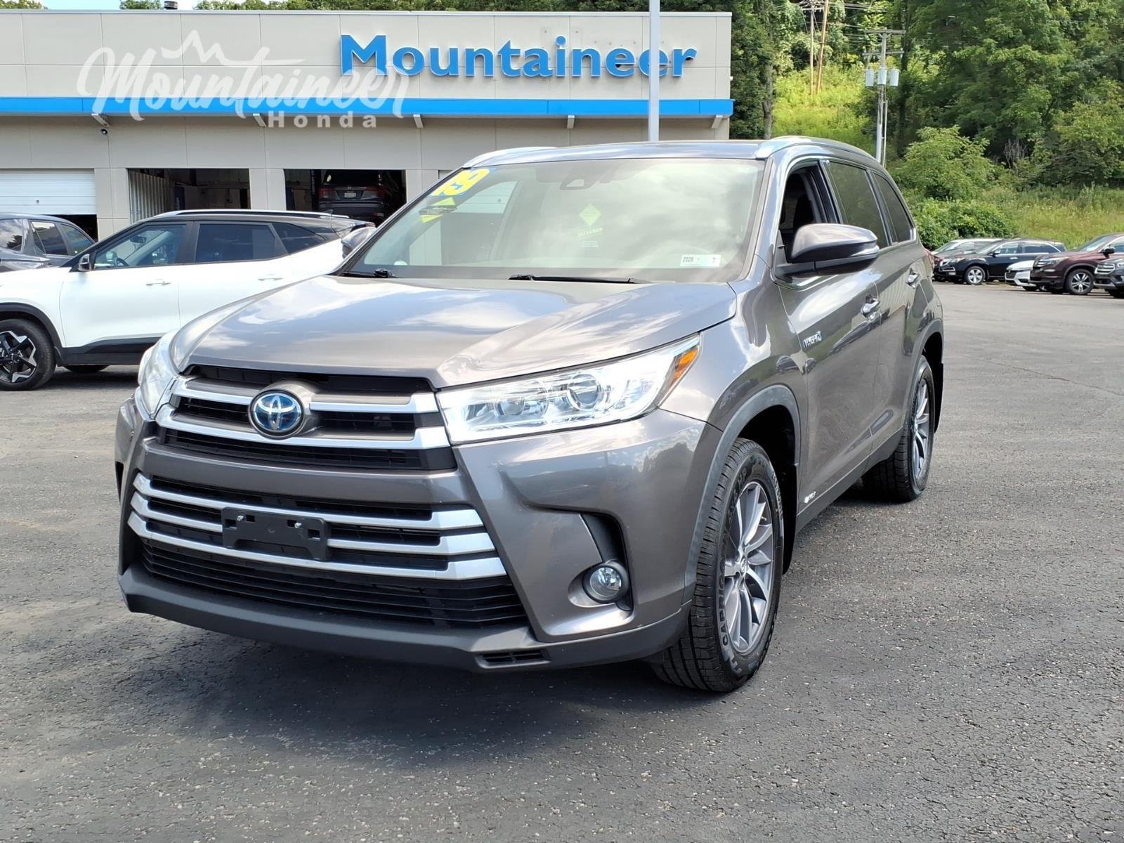 Used 2019 Predawn Gray Mica Toyota XLE image 1