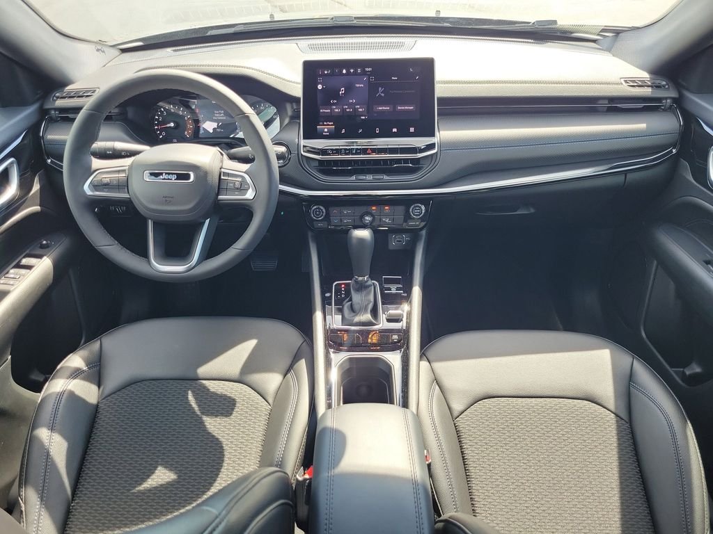 New 2026 Fathom Blue Pearl Coat Jeep Latitude image 12