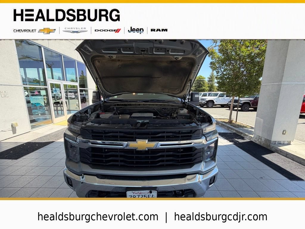 Used 2025 Sterling Gray Metallic Chevrolet LT image 27