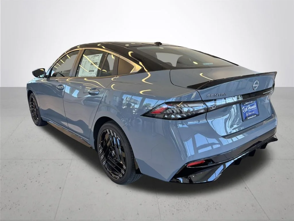 New 2026 Atlantic Gray Metallic / Super Black Two-tone Nissan SR image 10