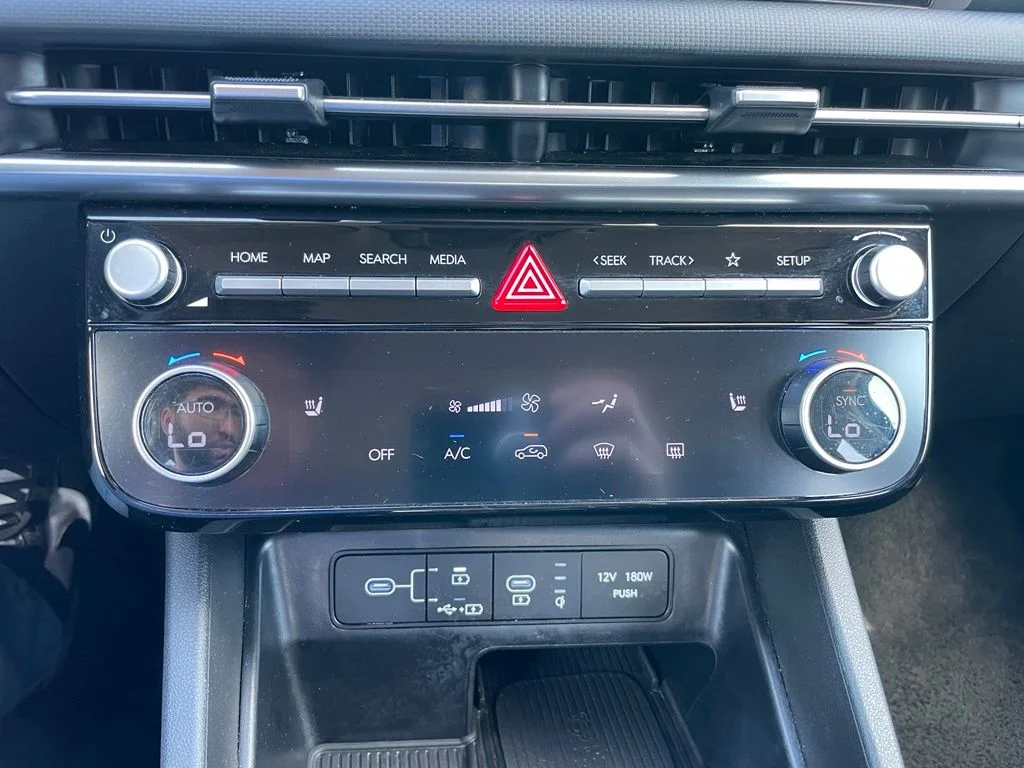 Used 2025 Hampton Gray Hyundai SEL image 11