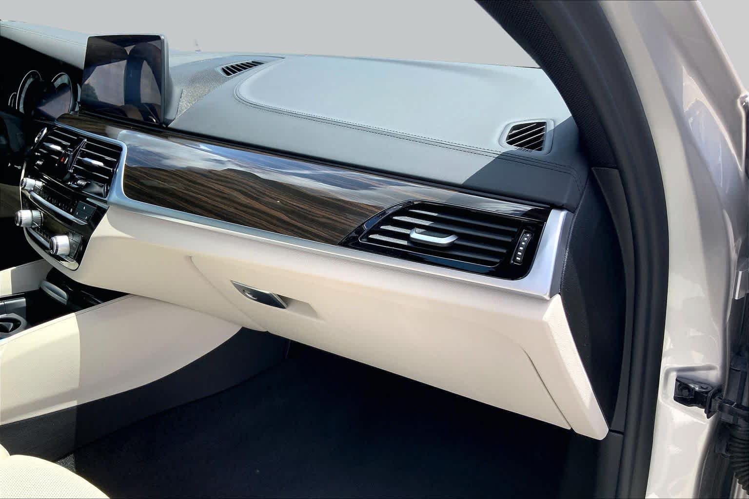 Used 2019 Rhodonite Silver Metallic BMW 540i image 18