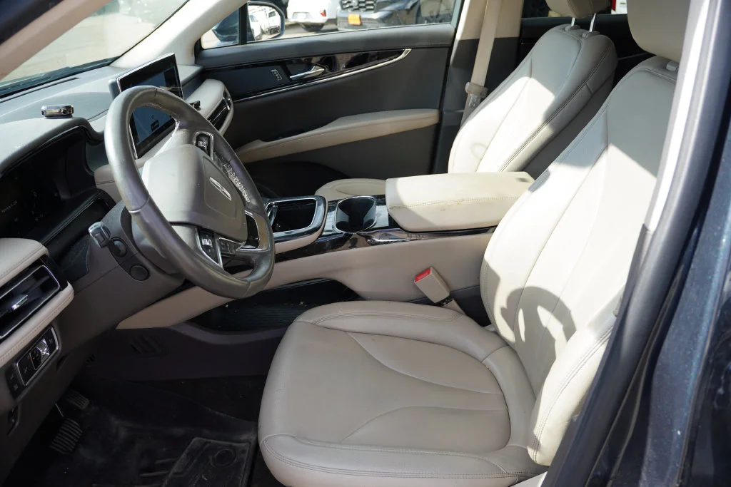 Used 2022 Blue Metallic Lincoln Standard image 4