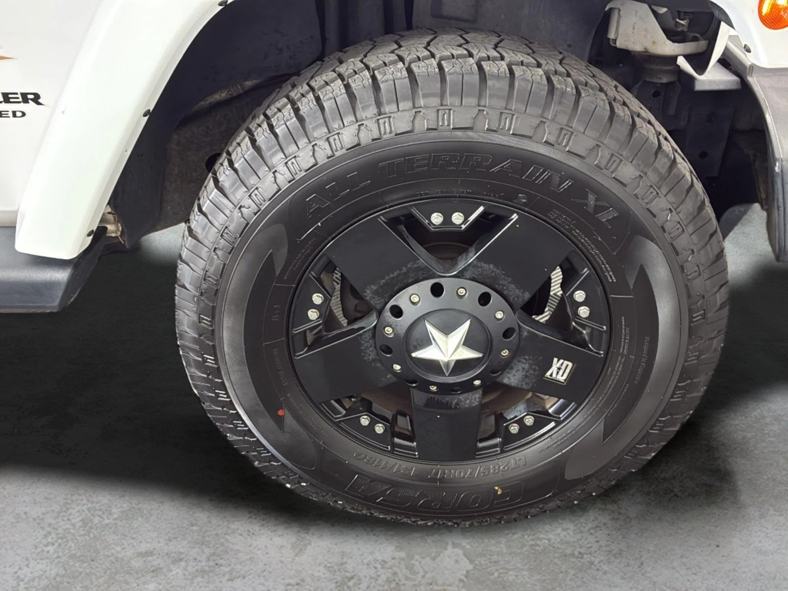Used 2014 Bright White Clearcoat Jeep Sahara image 13