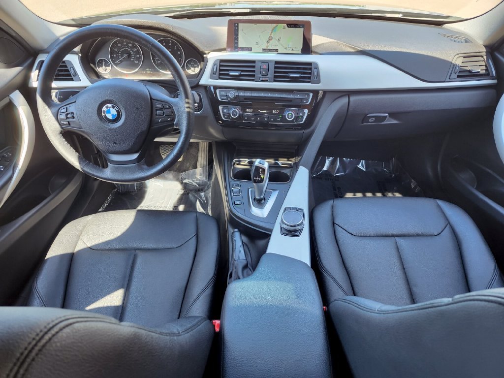Used 2018 Gray BMW 320i xDrive image 13
