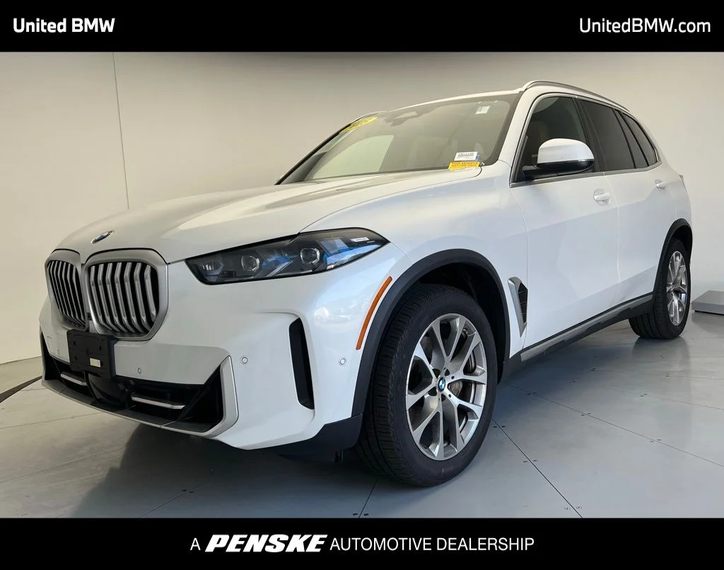 Used 2025 White Metallic BMW xDrive40i image 1