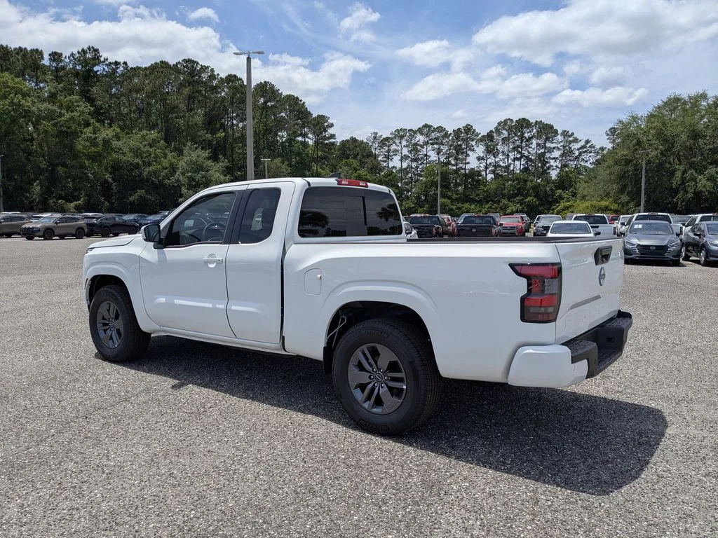 2025 Nissan Frontier SV - Photo 6