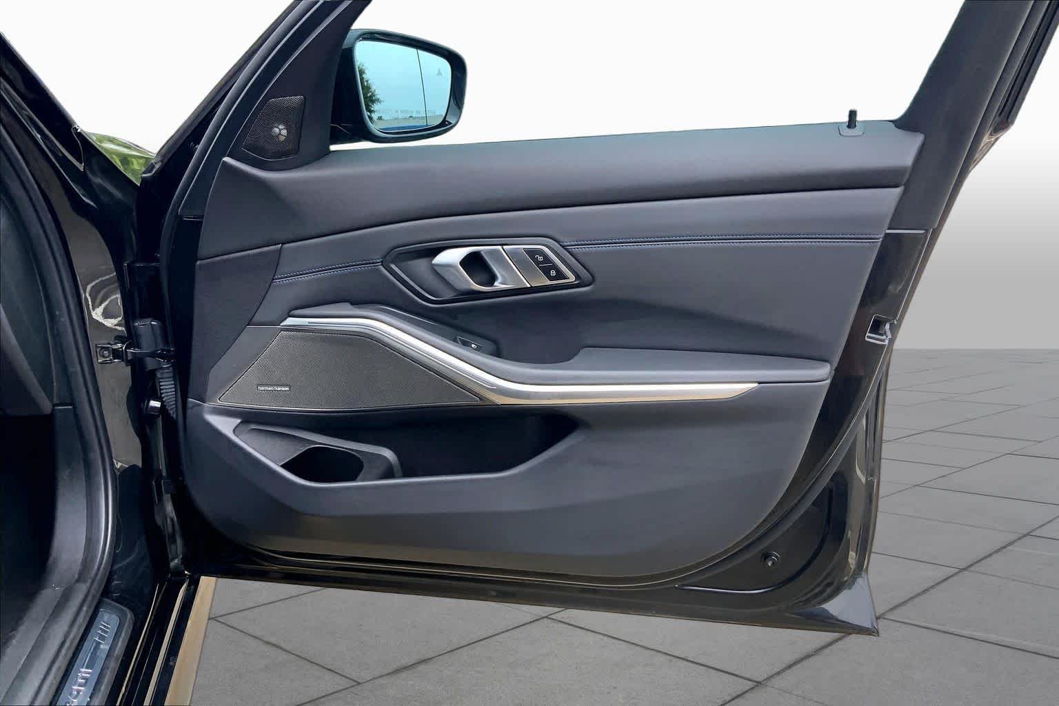 Used 2021 Black Sapphire Metallic BMW M340i image 22