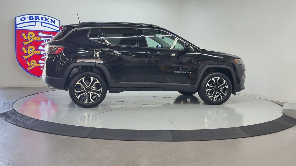 Used 2022 Diamond Black Jeep Limited image 4