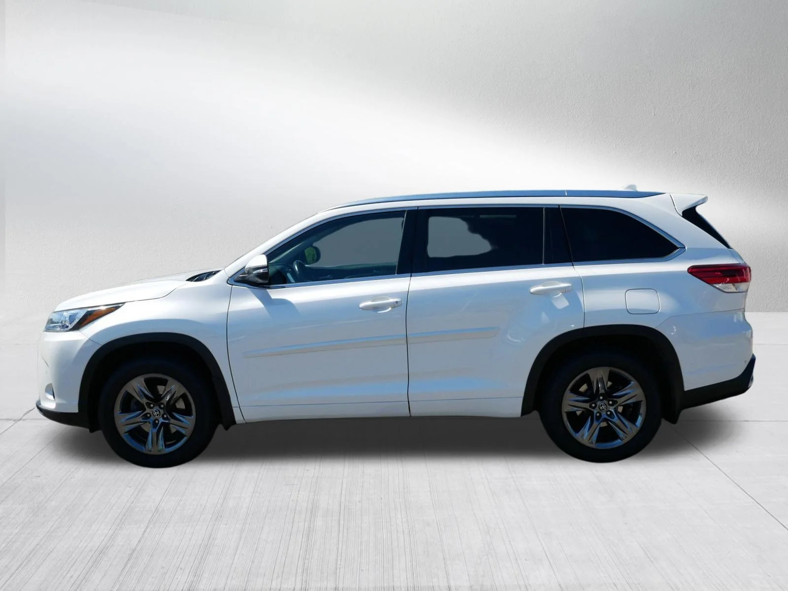 Used 2017 Blizzard Pearl Toyota Limited Platinum image 4