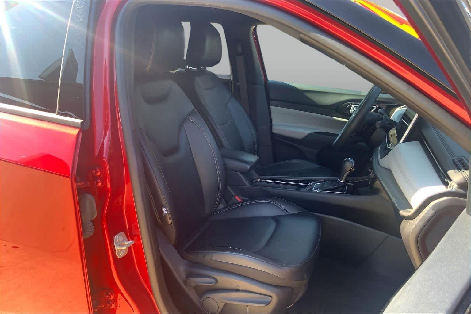 Used 2025 Red Hot Pearlcoat Jeep Limited image 9