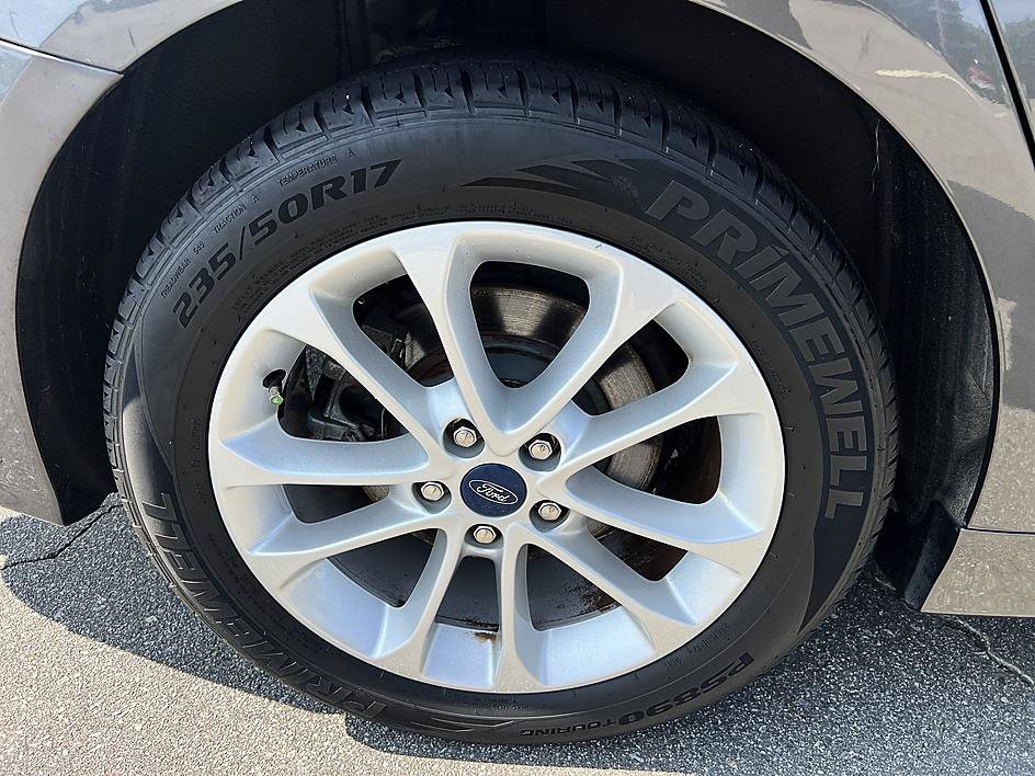 Used 2019 Magnetic Ford SE image 11