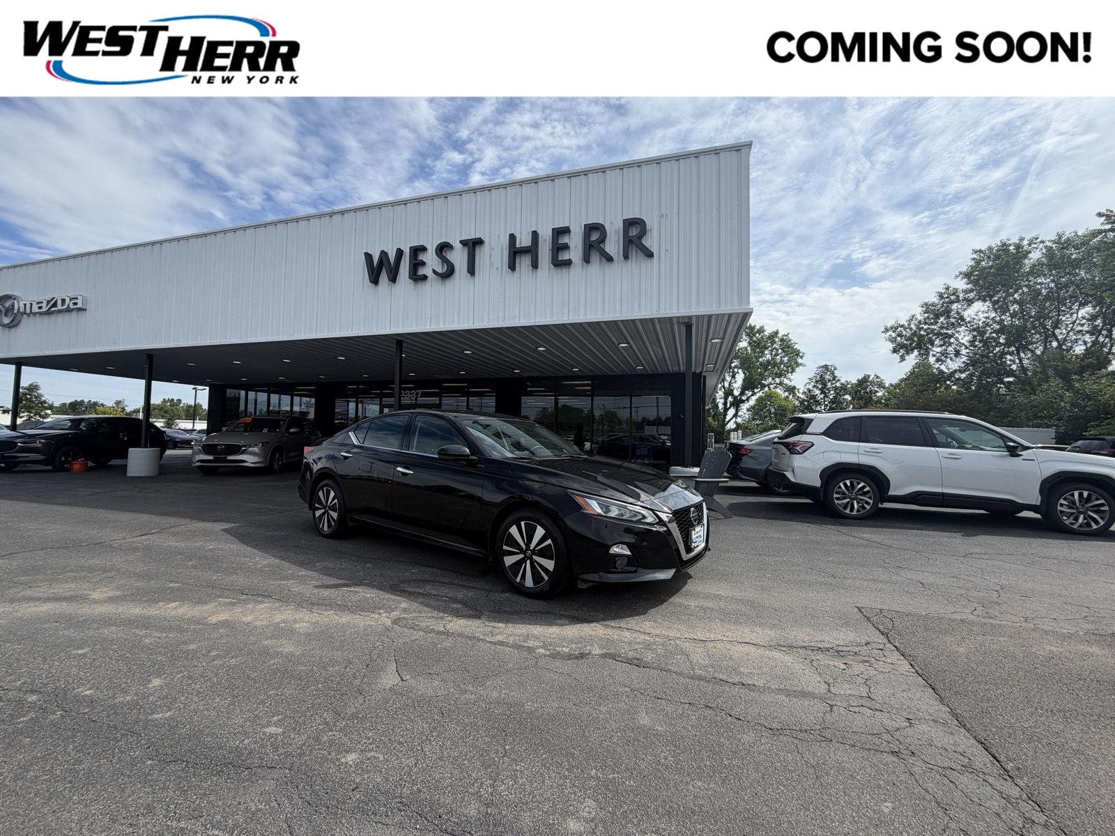 Used 2019 Super Black Nissan 2.5 SL image 1