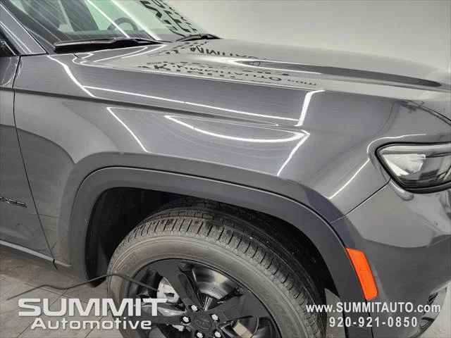 New 2025 Baltic Gray Metallic Clear-Coat Exterior Paint Jeep Limited image 38