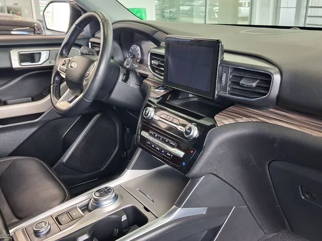 Used 2023 Black Metallic Ford Limited image 20