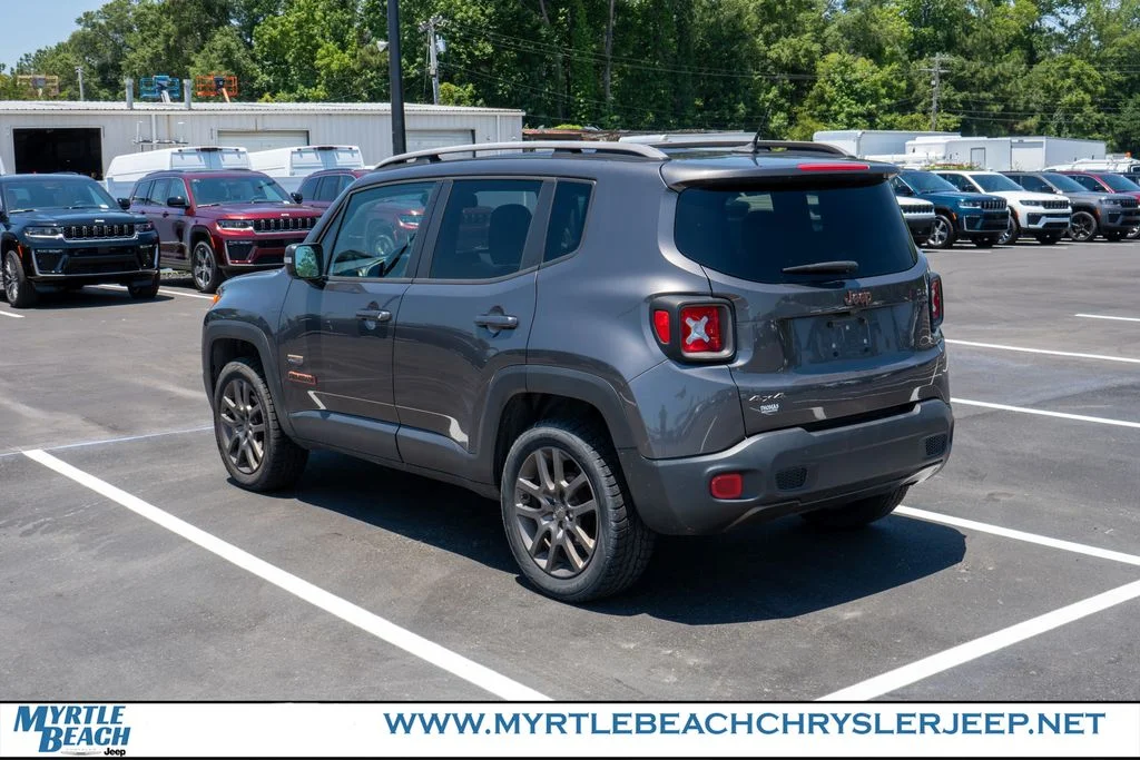 Used 2016 Granite Crystal Metallic Clearcoat Jeep Latitude image 4